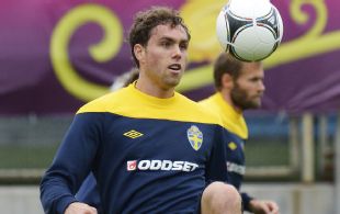 Elmander fractured his metatarsal in May